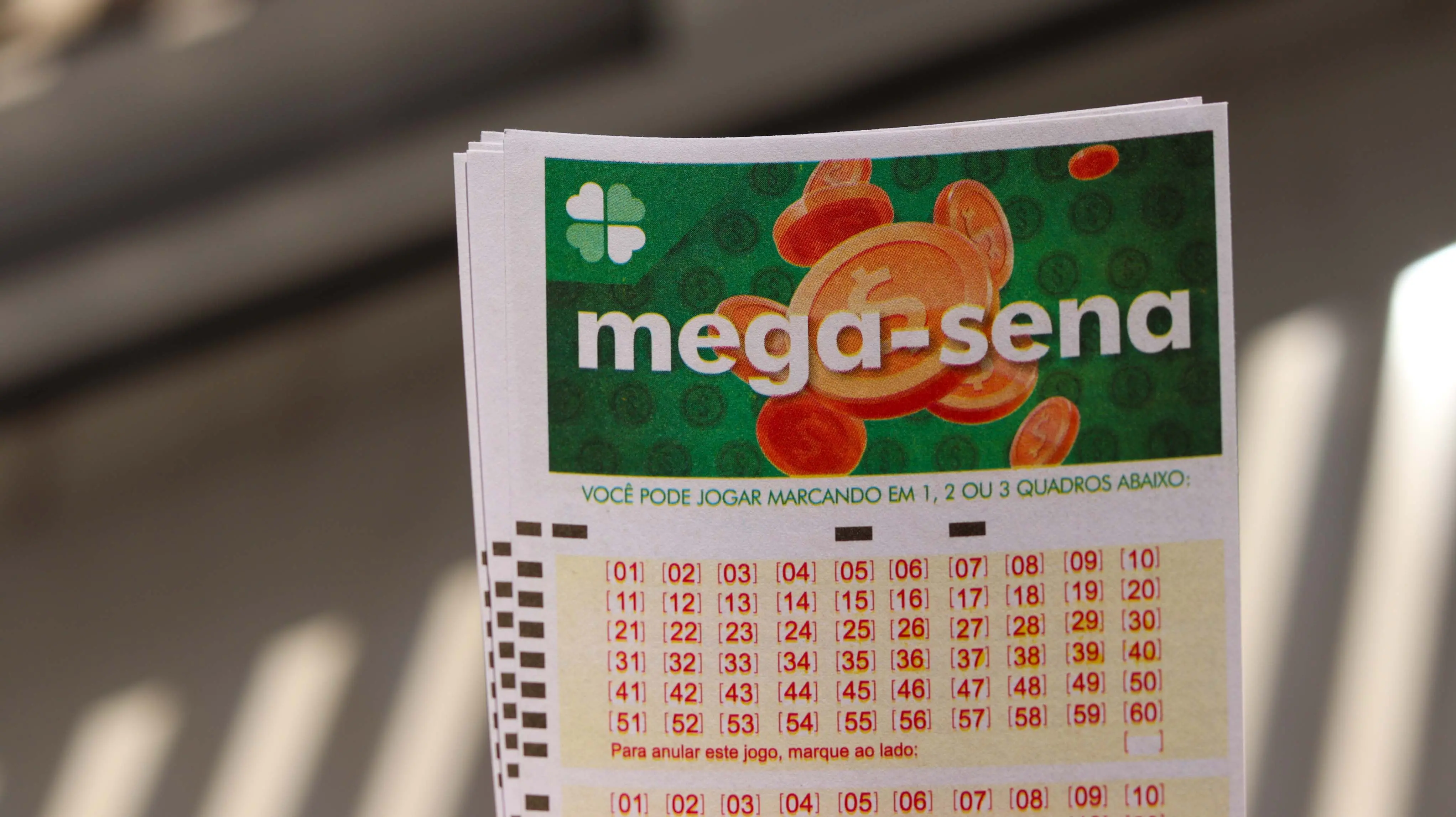 Imagem da notícia: Mega-Sena, concurso 2824, acumula e prêmio sobe para R$ 33 milhões