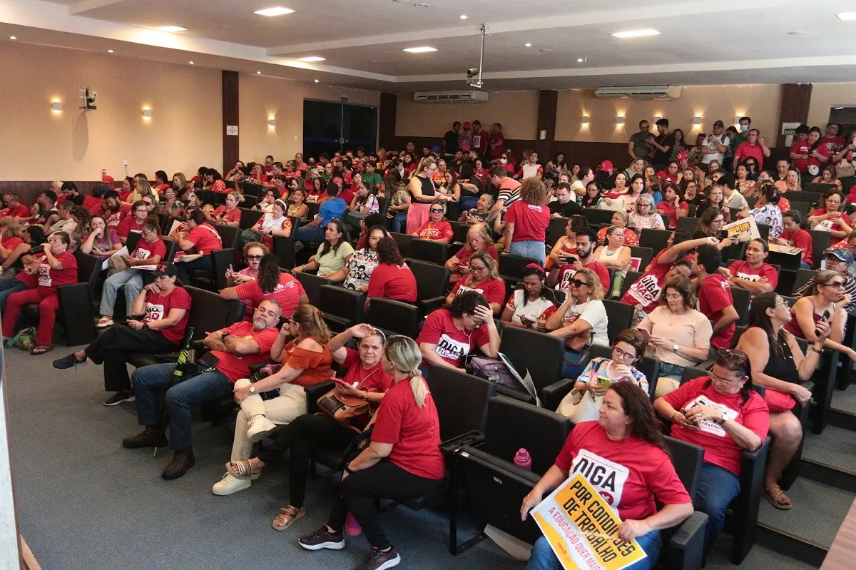 Imagem da notícia: Câmara de Fortaleza aprova reajuste de 6,27% para professores, assistentes de Educação Infantil e secretários