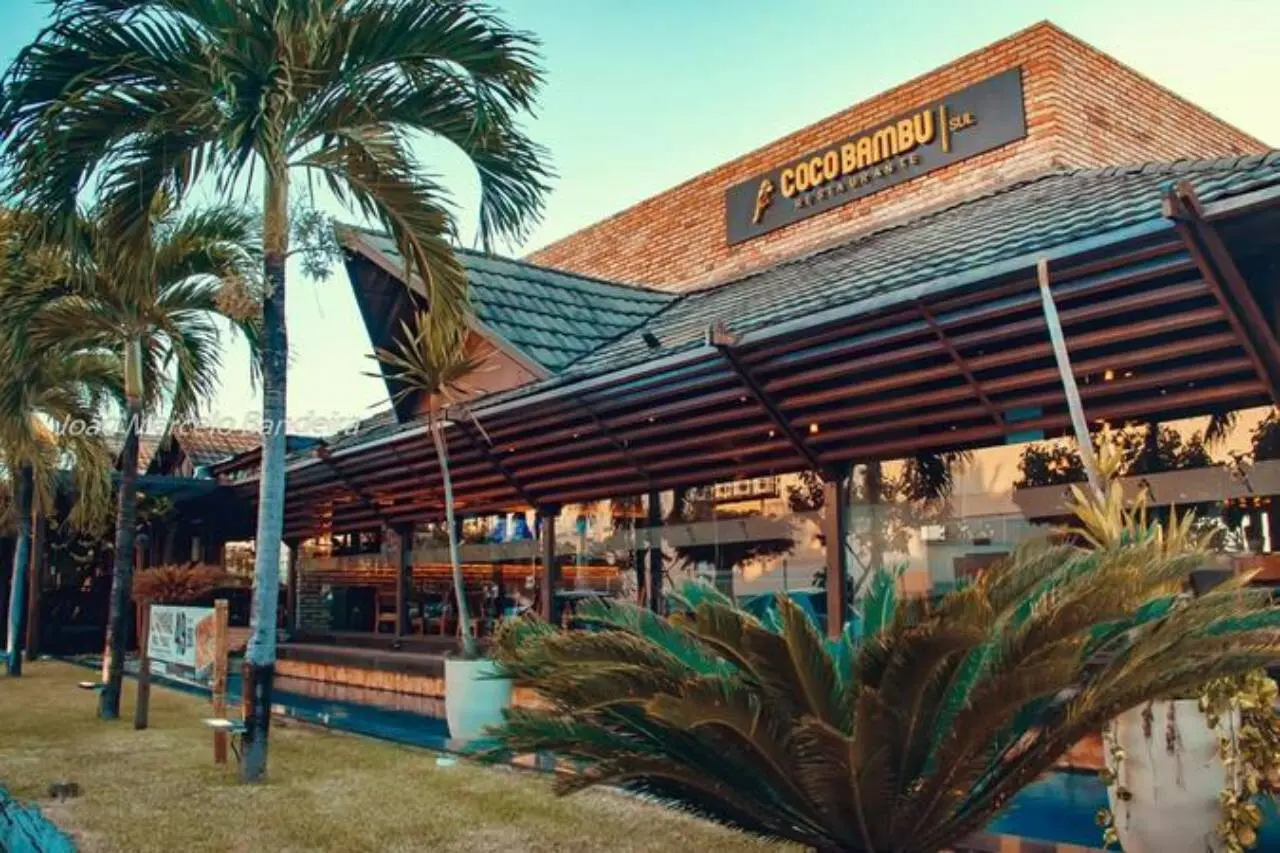Imagem da notícia: Coco Bambu vence disputa judicial contra Outback e pode usar o slogan 'O melhor restaurante do Brasil'