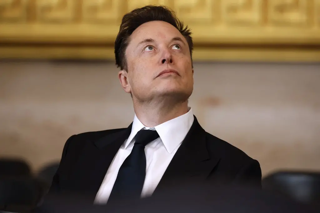 Imagem da notícia: Idosa perde R$ 154 mil em empréstimos ao acreditar que se relacionava com Elon Musk, no DF