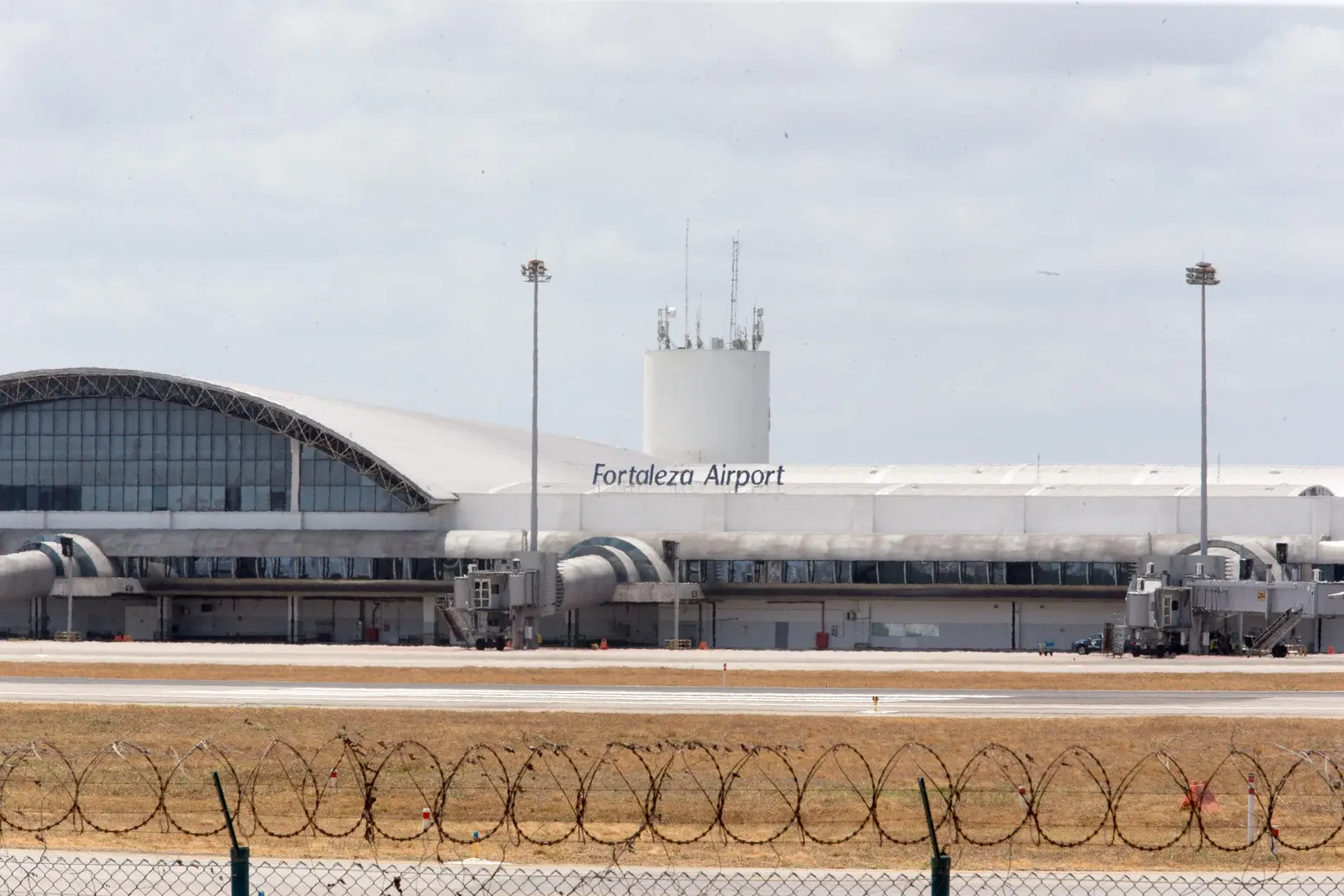 Imagem da notícia: Brasileiros deportados chegam hoje a Fortaleza: veja o que se sabe sobre horários, trajeto e acolhida
