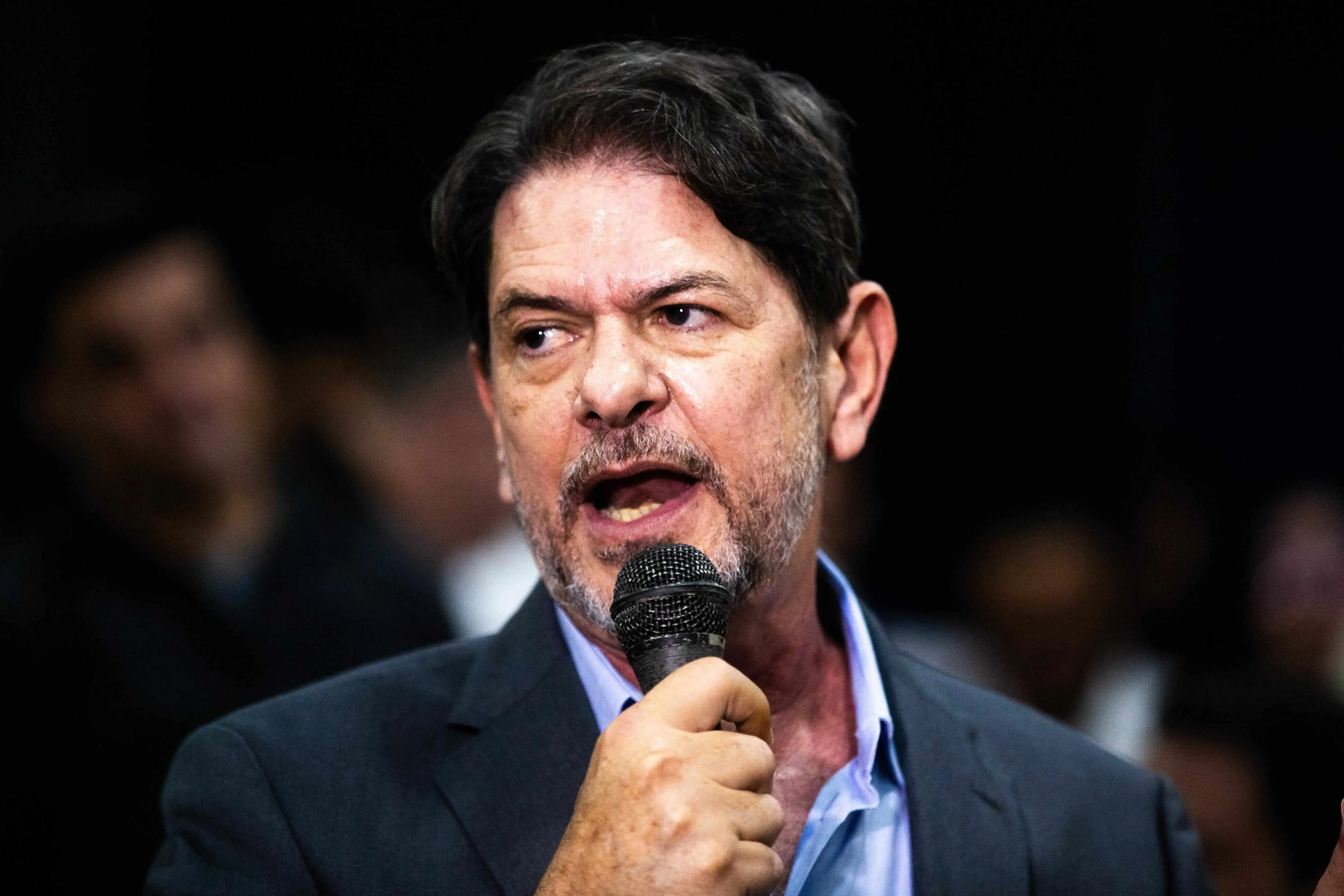 Imagem da notícia: Cid não descarta concorrer a deputado federal em 2026, mas pode 'abrir mão' de candidatura para fortalecer bancada