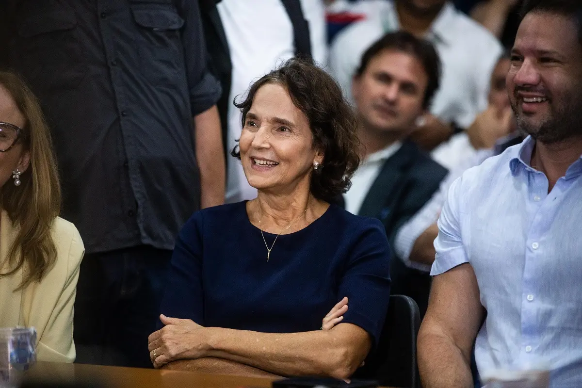 Imagem da notícia: 'Não tenho perspectiva de cargo político', diz ex-governadora Izolda Cela em evento do PSB