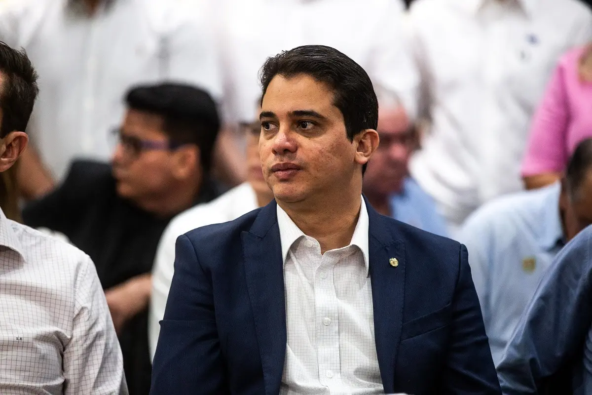 Imagem da notícia: Junior Mano fala sobre aceno de Cid ao Senado e caso Bebeto Queiroz: 'Cabe à Justiça julgar' 