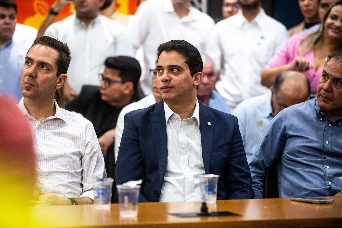 Eduardo Bismarck (PDT) e Júnior Mano (PSB) no evento de filiação do PSB Ceará
