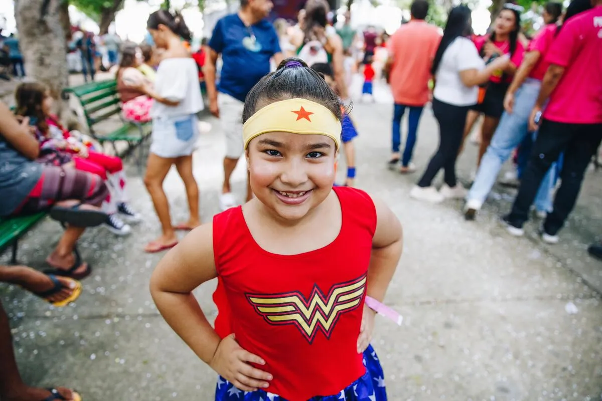Maria Clara, de 7 anos, é fã de de super-heroínas