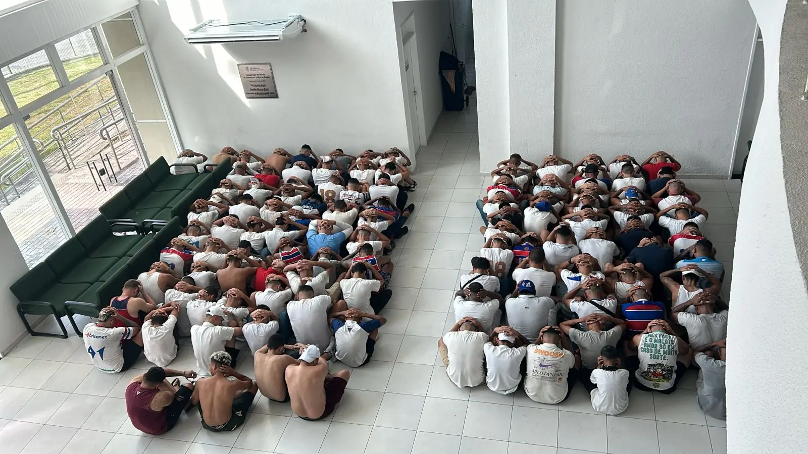 Imagem da notícia: Justiça decreta prisão preventiva de 82 torcedores detidos por brigas antes do jogo entre Fortaleza e Ceará