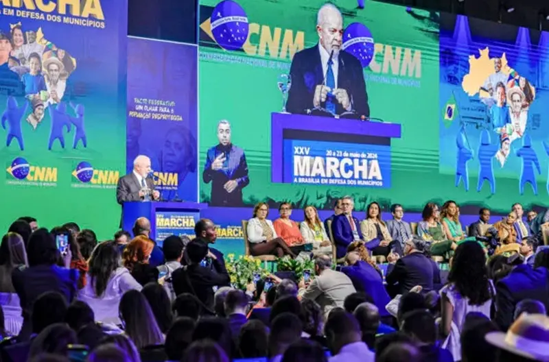 Imagem da notícia: Em encontro com Lula, prefeitos cearenses querem medidas concretas para desafogar os municípios 