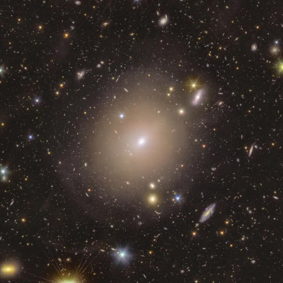 Imagem da notícia 'Anel de Einstein': fenômeno gravitacional raro é fotografado por telescópio espacial; veja