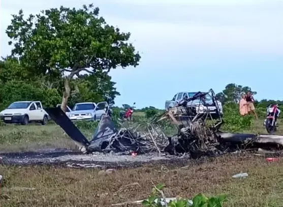 Homem foi encontrado carbonizado em queda de avião