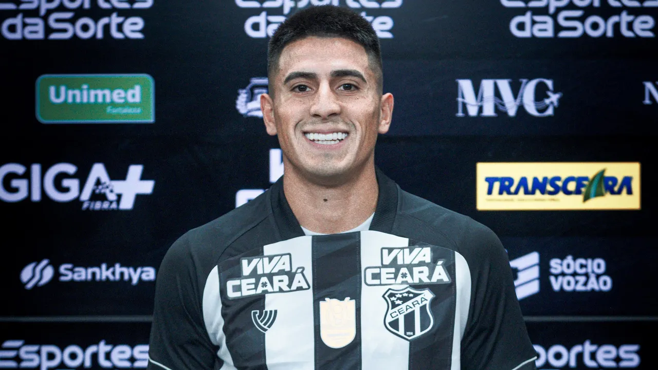 O atacante Martínez foi apresentado no Vozão e pode estrear na quarta-feira