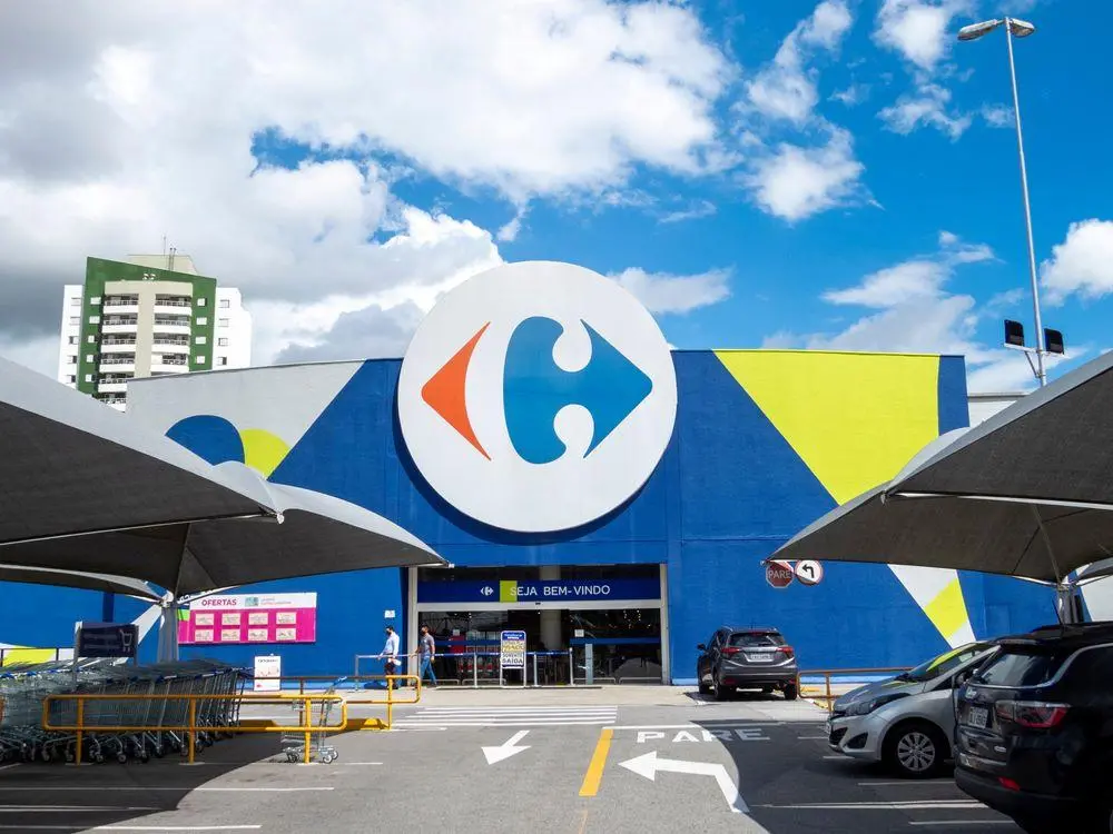 Imagem da notícia: Carrefour propõe fechar capital no Brasil, diz jornal; ações disparam