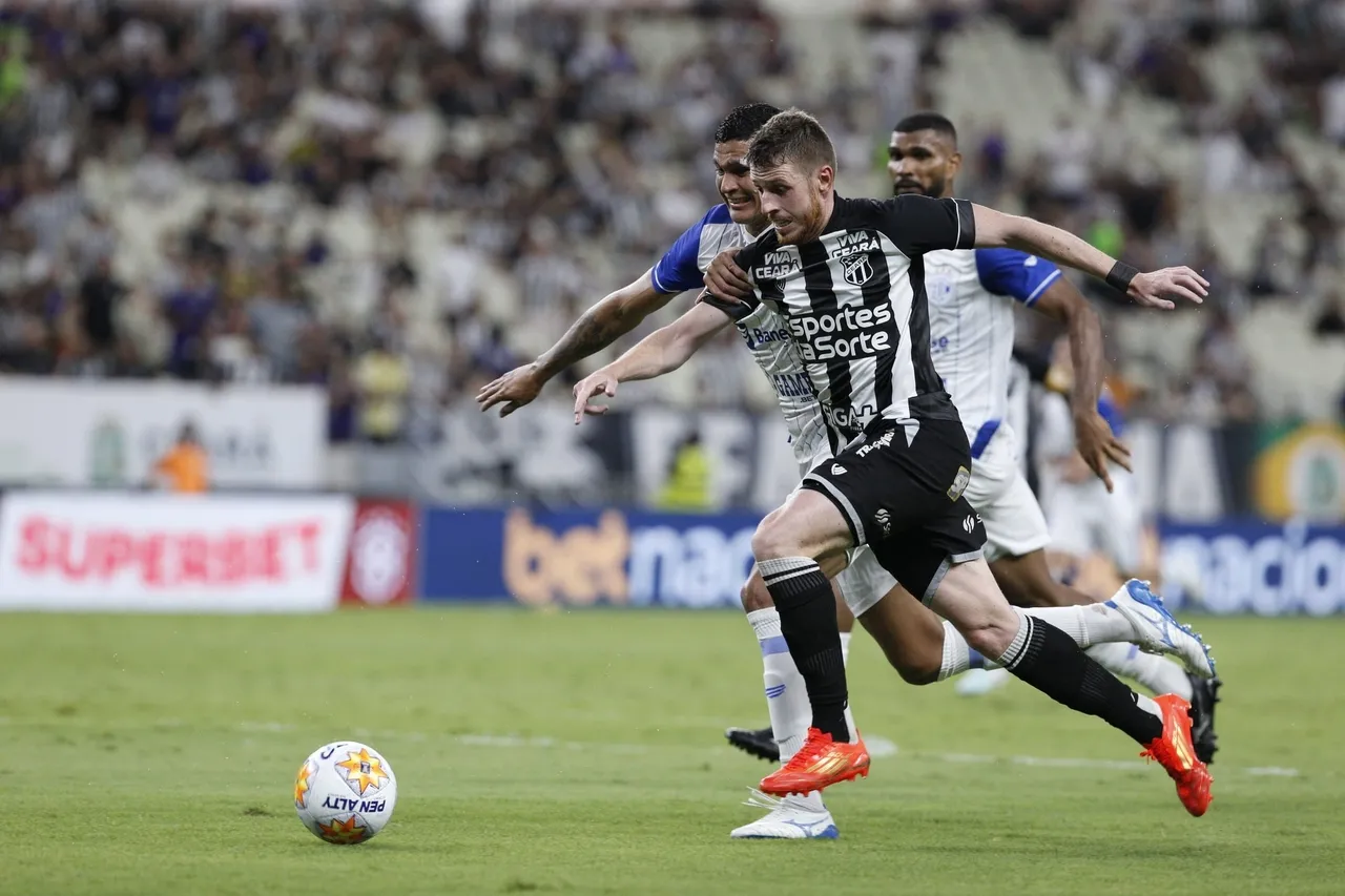 Aylon marcou o gol do empate do Ceará no jogo