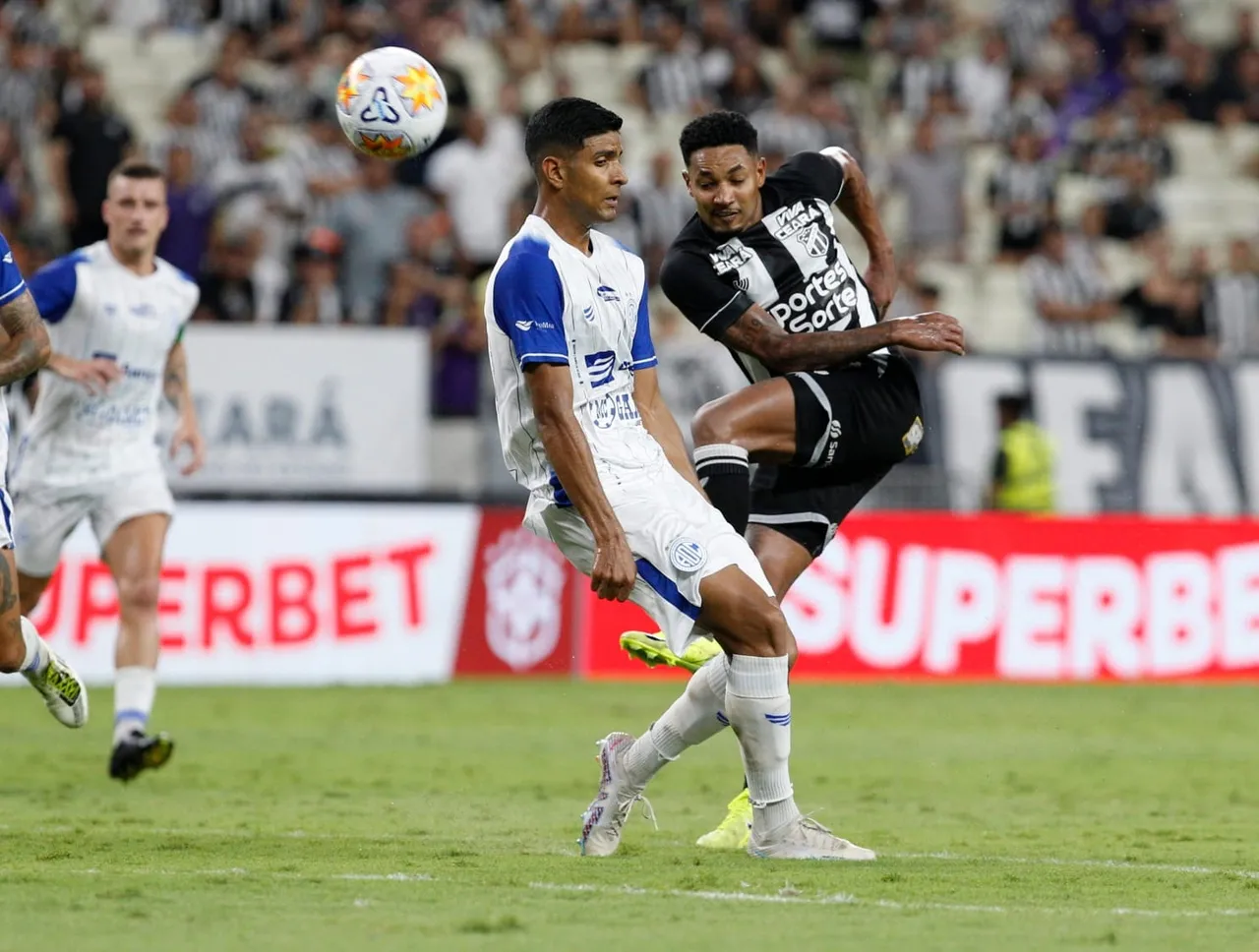 O Ceará pressionou demais e perdeu muitas chances para virar o jogo