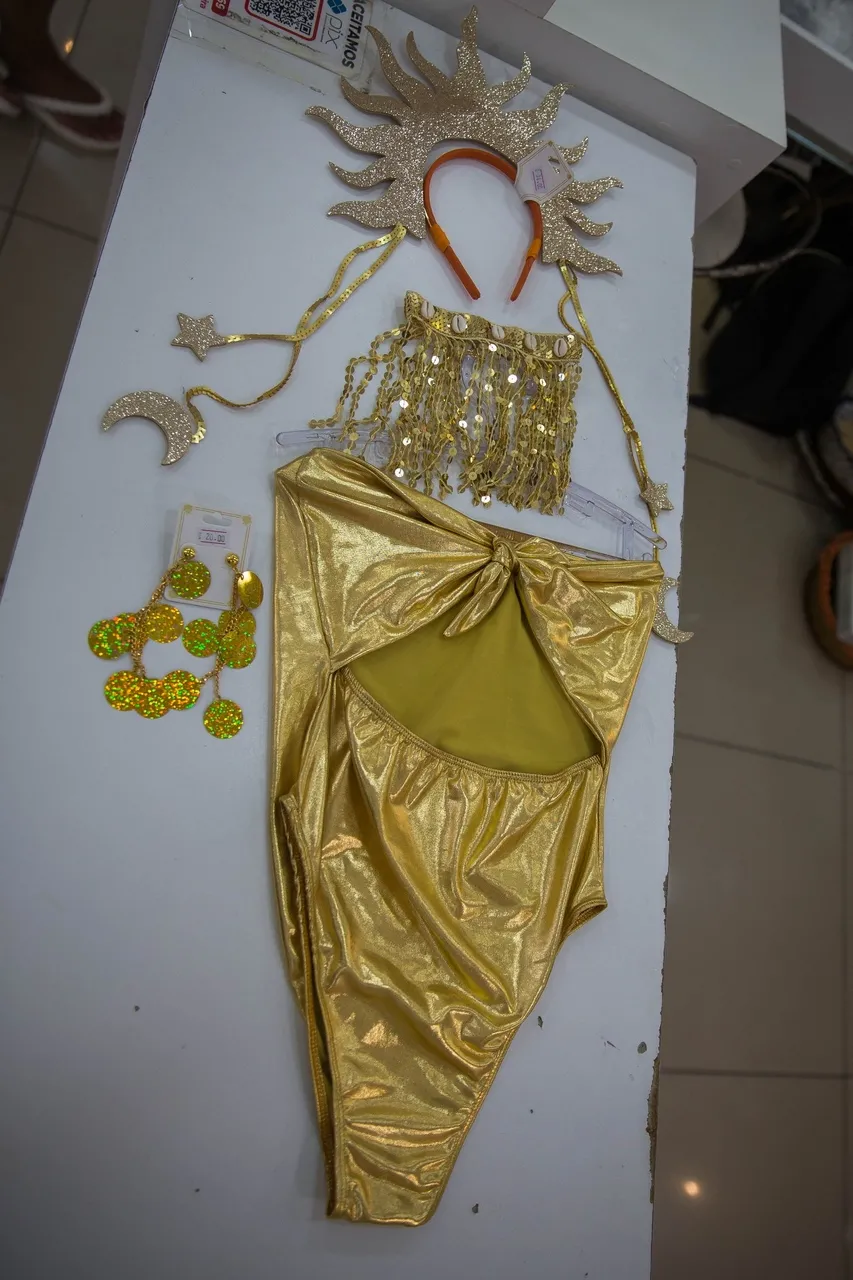 Body + tiara saem por R$ 106