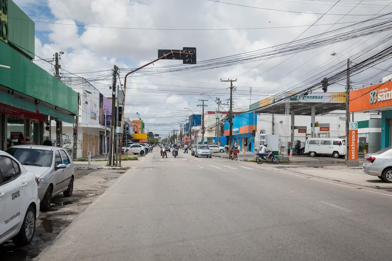 Imagem da notícia: Por que o comércio da avenida Gomes de Matos em Fortaleza está em decadência? Entenda