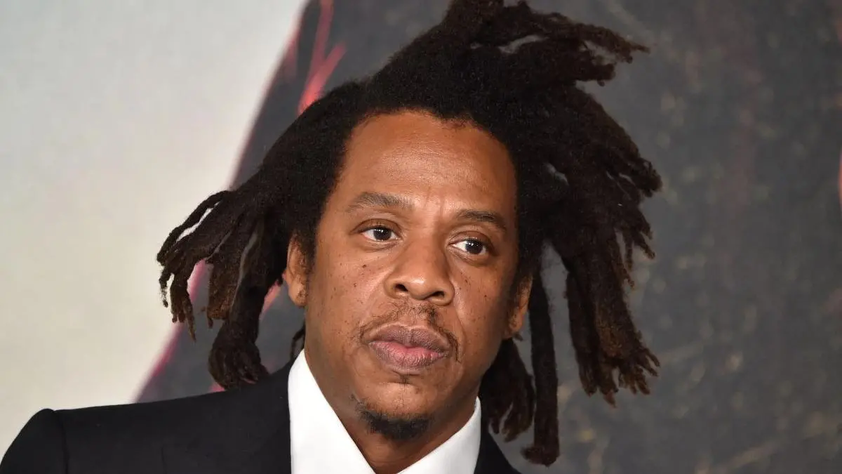 Imagem da notícia: Jay-Z celebra arquivamento de acusação contra ele e P. Diddy por estupro