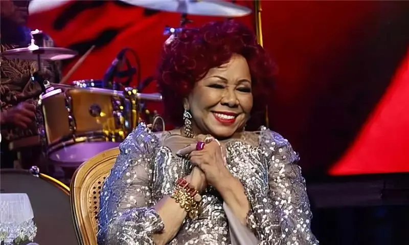 Imagem da notícia: Alcione passa mal durante show em Recife devido a calor e deixa palco