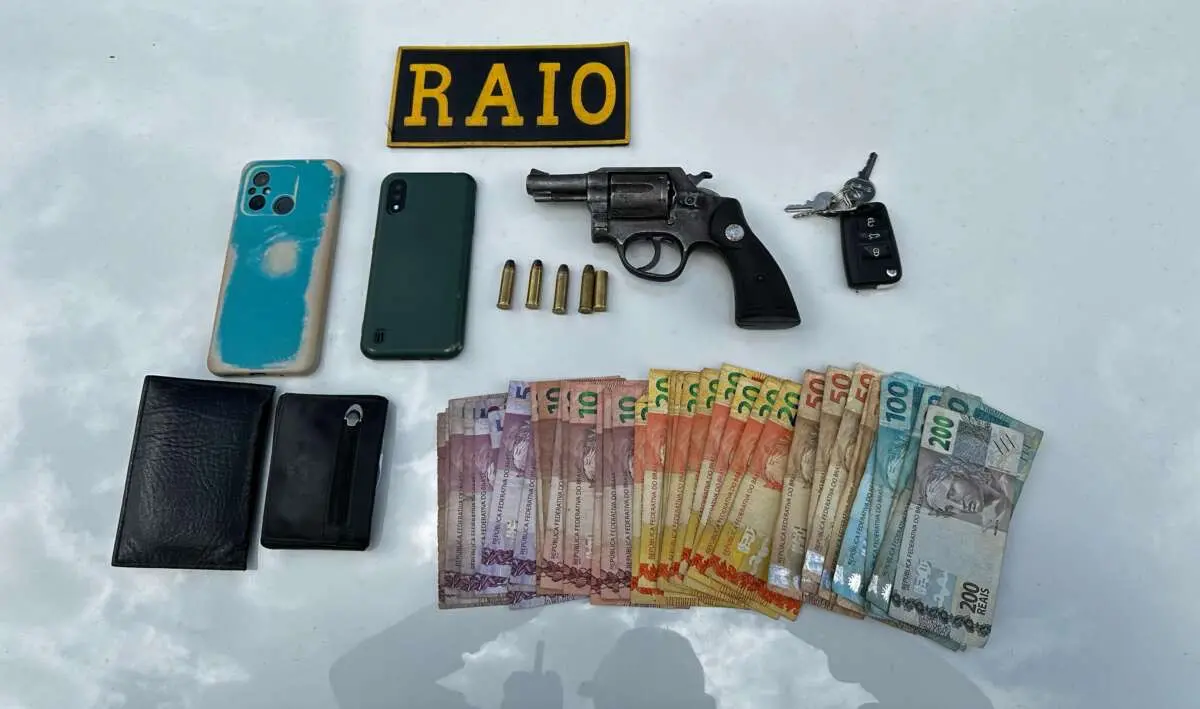 Imagem da notícia: PM prende quatro suspeitos de tentativa de homicídio em Sobral, no Ceará