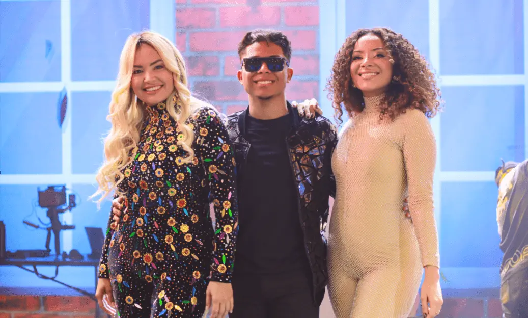 Bruna Magalhães, Jacó Dantas e Mika Rodrigues, vocalistas da banda Noda de Caju