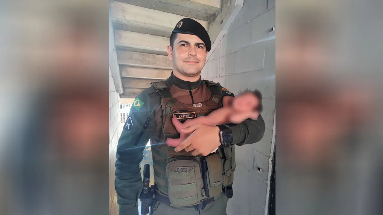 Imagem da notícia: Policiais militares salvam bebê de 24 dias engasgada no bairro Granja Lisboa, em Fortaleza