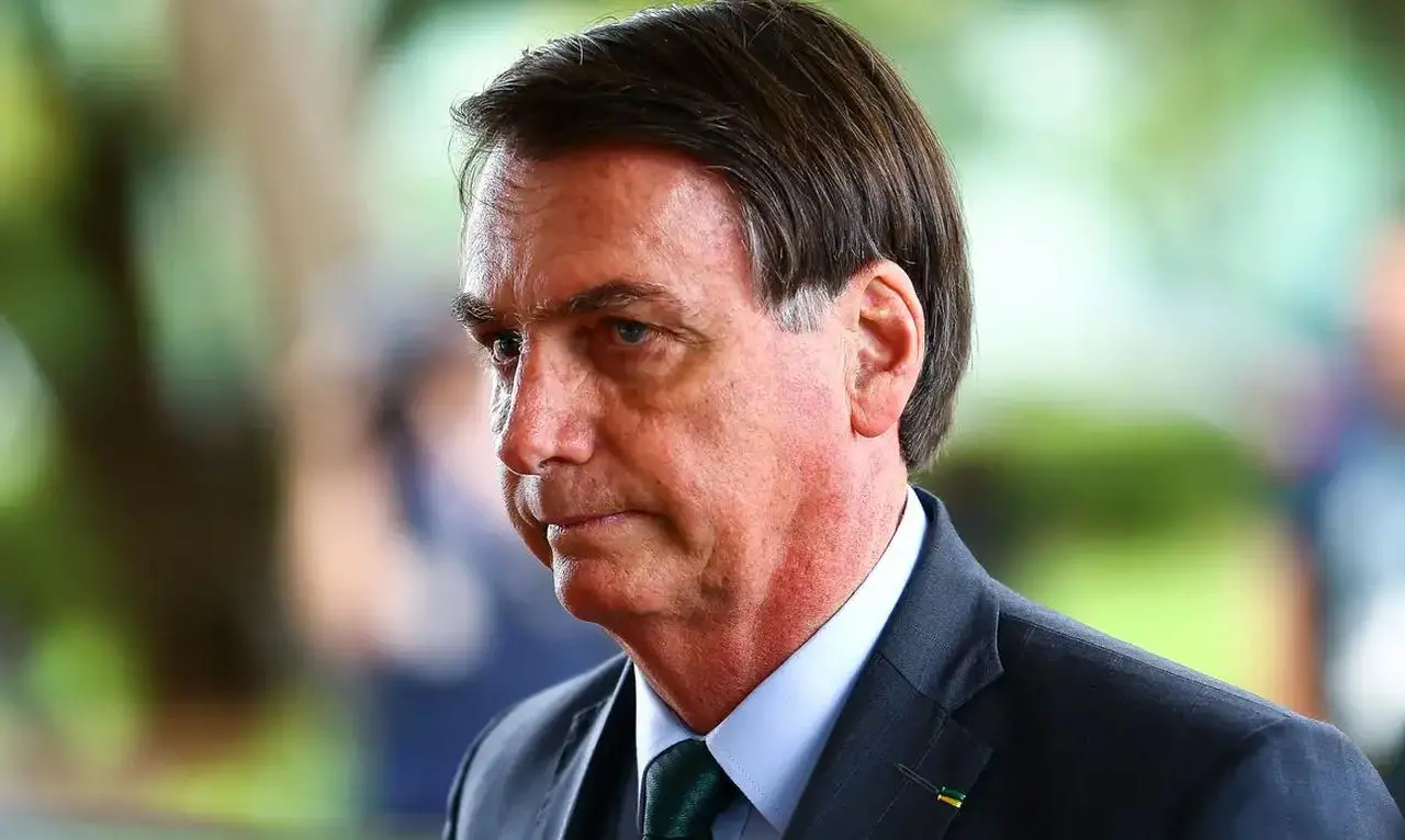 Imagem da notícia: Bolsonaro é denunciado pela PGR por tentativa de golpe de Estado 