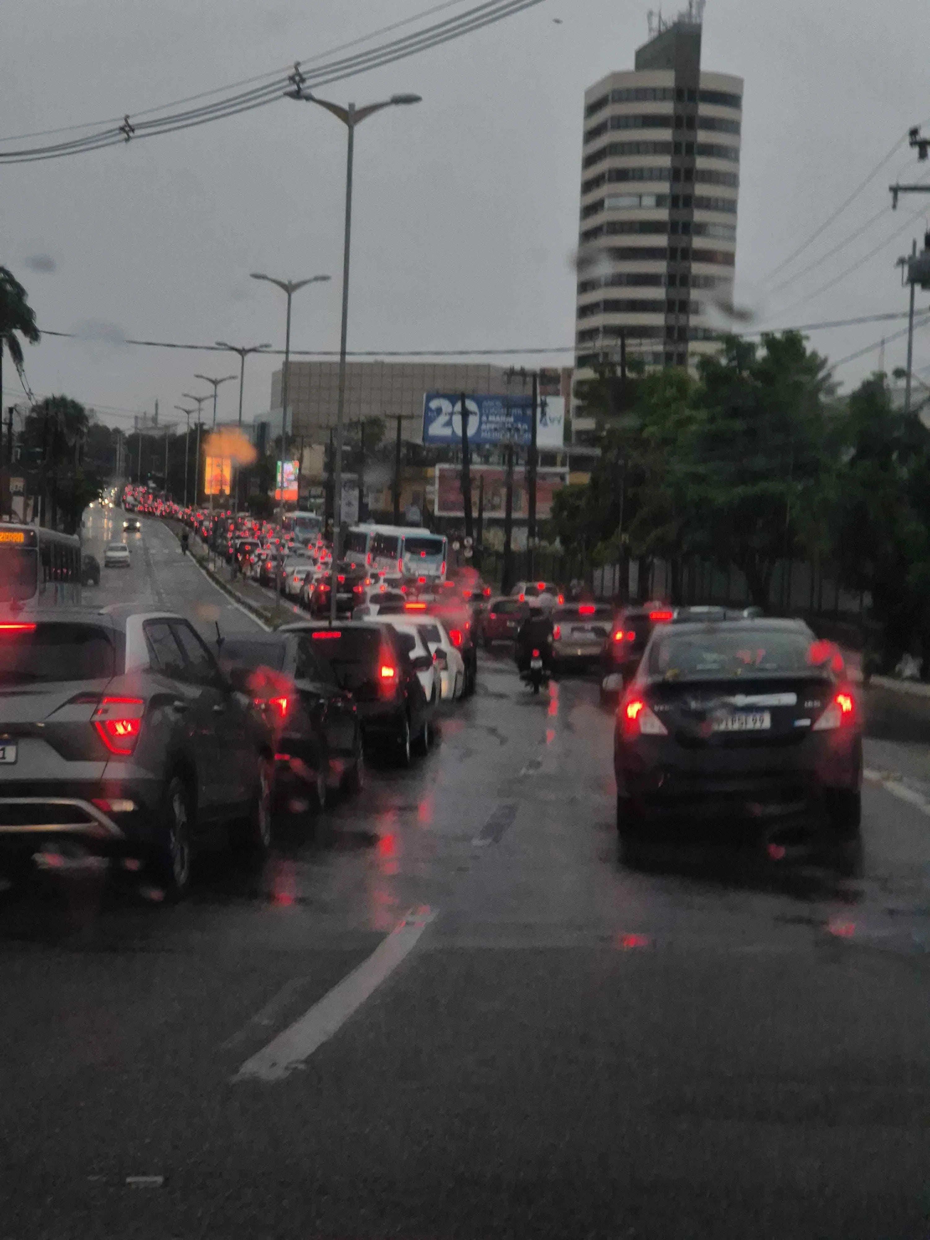 Engarrafamento registrado na manhã desta quarta-feira (19)