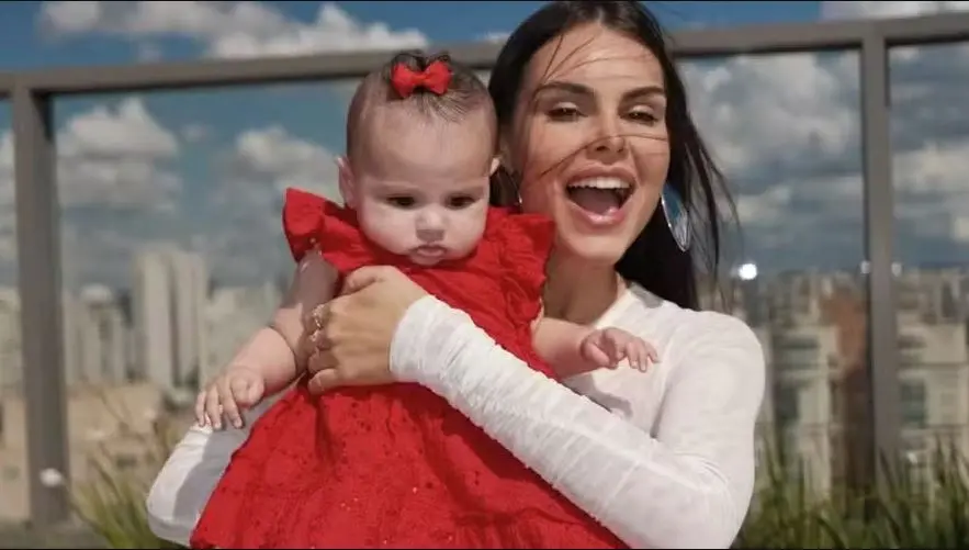 Imagem da notícia: Amanda Kimberly se revolta com perfil que zomba de sua filha com Neymar: 'Cansada'