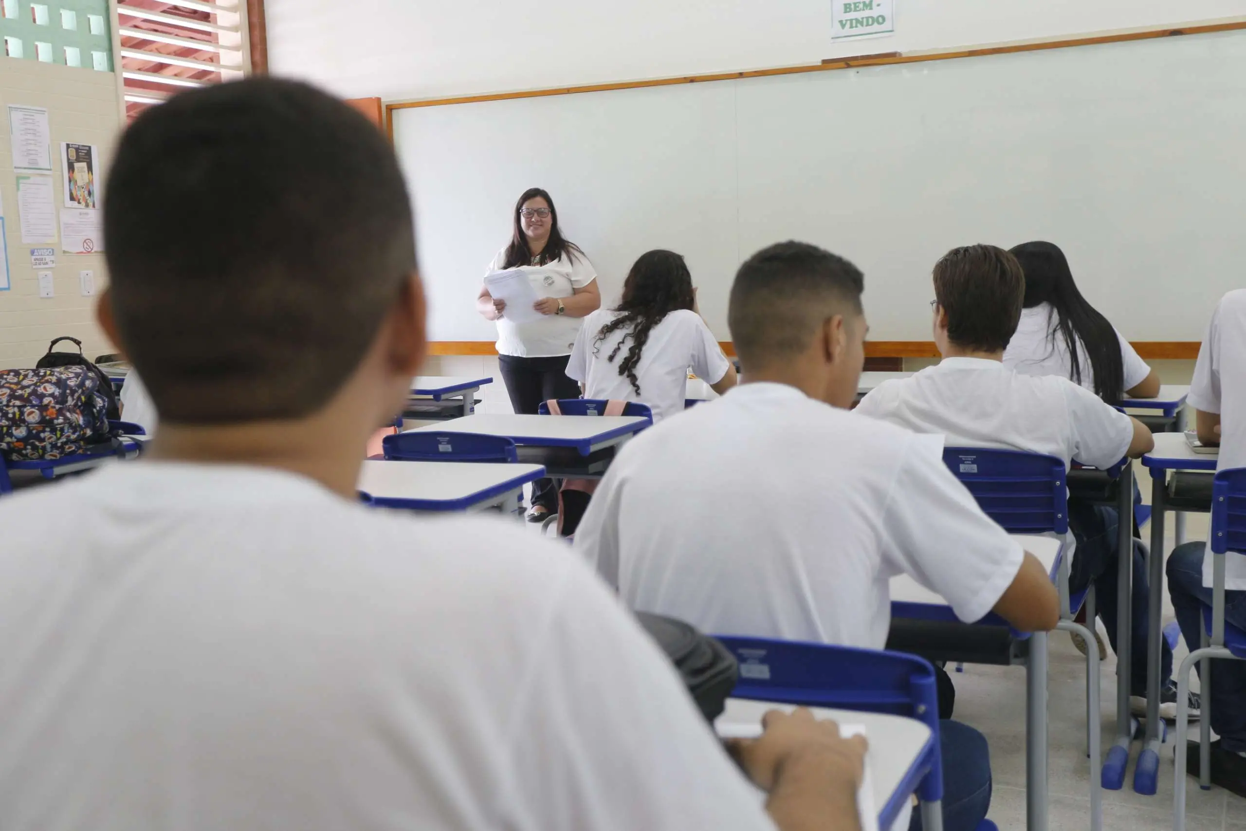 Imagem da notícia: Reajuste do piso salarial de professores da rede estadual do Ceará começa a tramitar na Alece