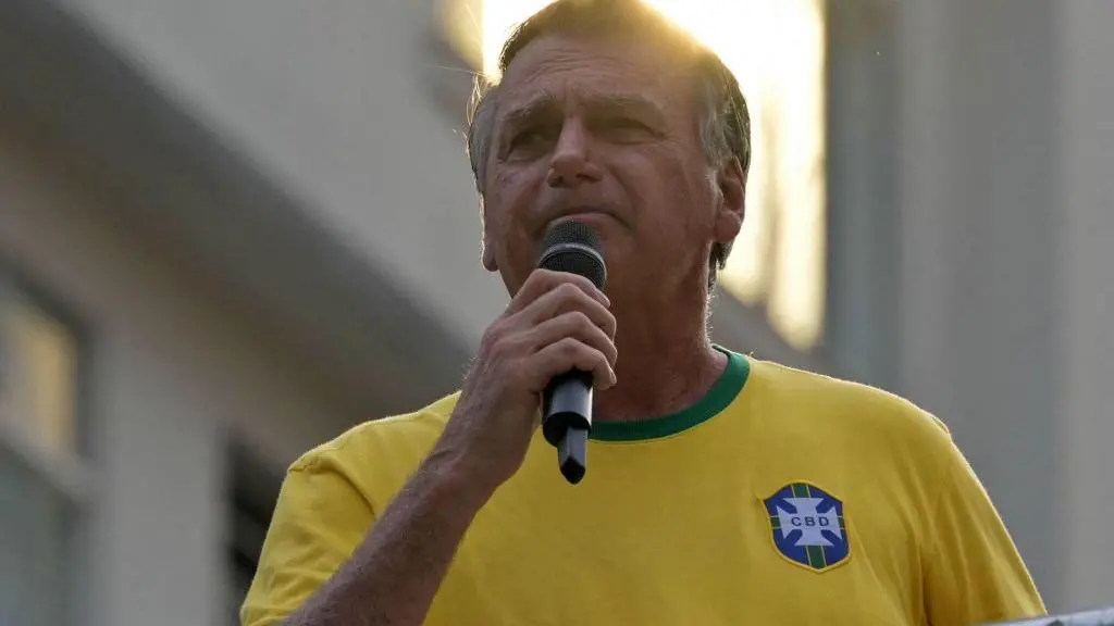 Imagem da notícia: Bolsonaro rebate denúncia da PGR, chama de 'acusações vagas' e afirma que 'o mundo está atento'
