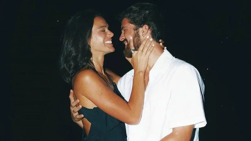 Imagem da notícia: Bruna Marquezine e João Guilherme terminam relacionamento, diz jornalista