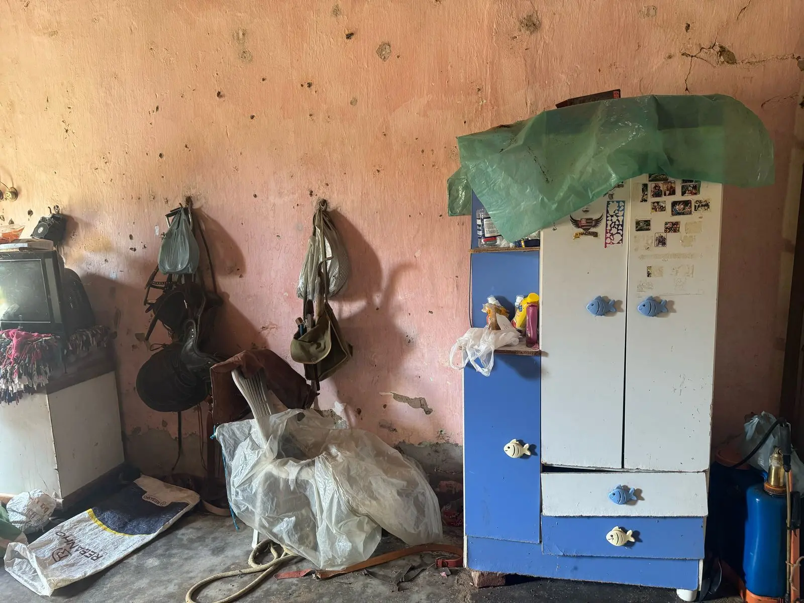 Imagem da notícia: Sem descanso, sem carteira assinada e sem salário: homem trabalhava 12h por dia em troca de casa e comida no Ceará