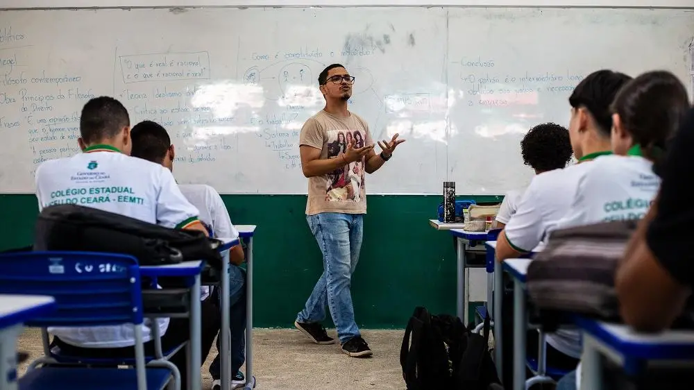 Imagem da notícia: Alece aprova reajuste salarial de 6,27% para professores da rede estadual do Ceará
