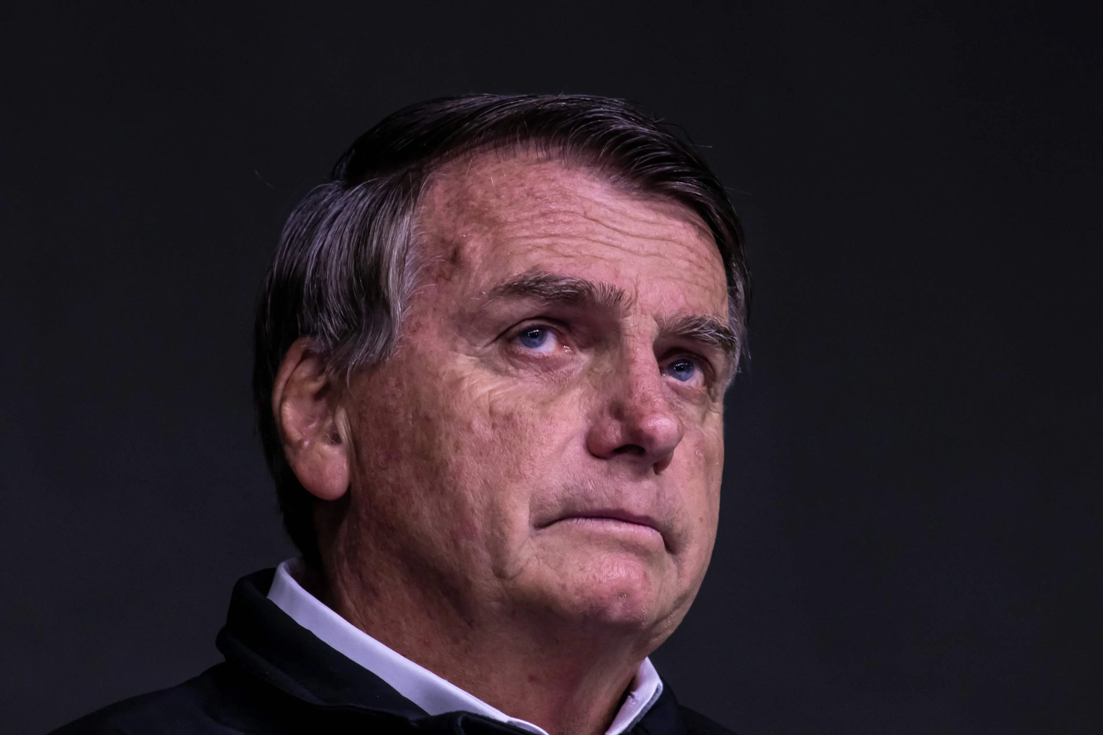Imagem da notícia: Bolsonaro apresenta defesa, nega golpe e insiste que julgamento ocorra no plenário