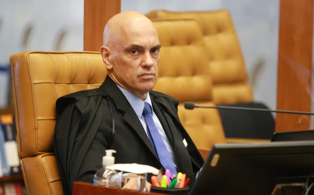 Imagem da notícia: Conta de Alexandre de Moraes no X é desativada