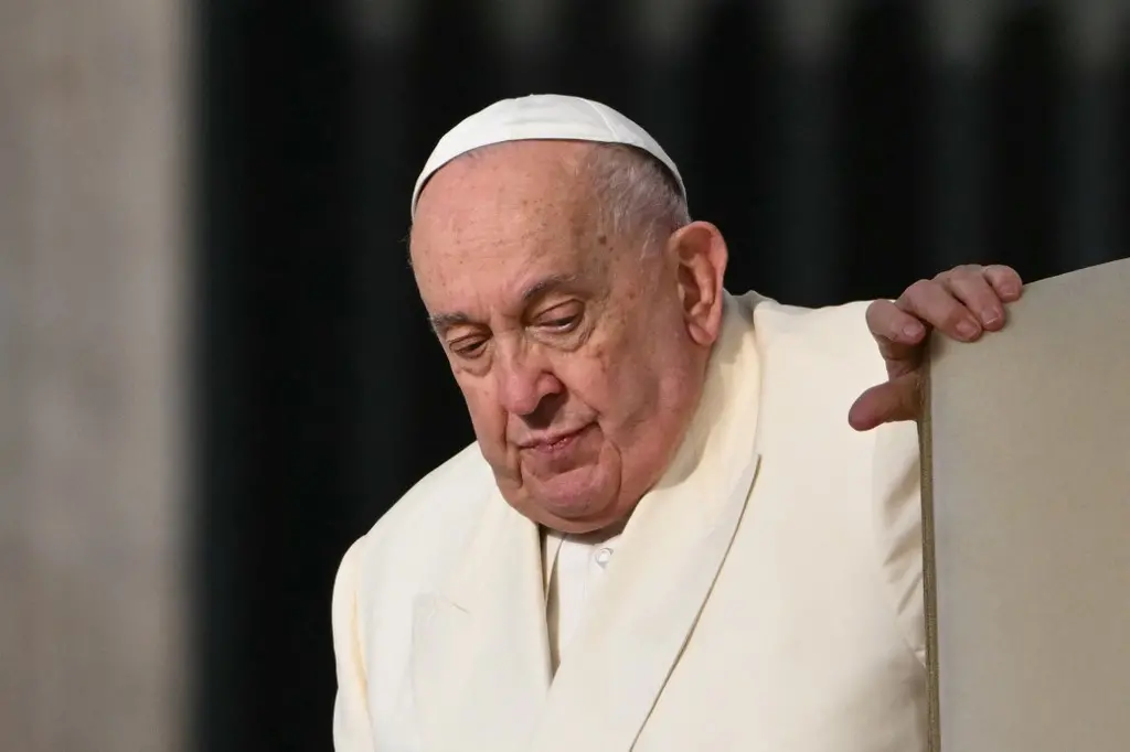 Imagem da notícia: Papa Francisco tem noite tranquila, mas não vai participar da oração do Angelus, diz Vaticano