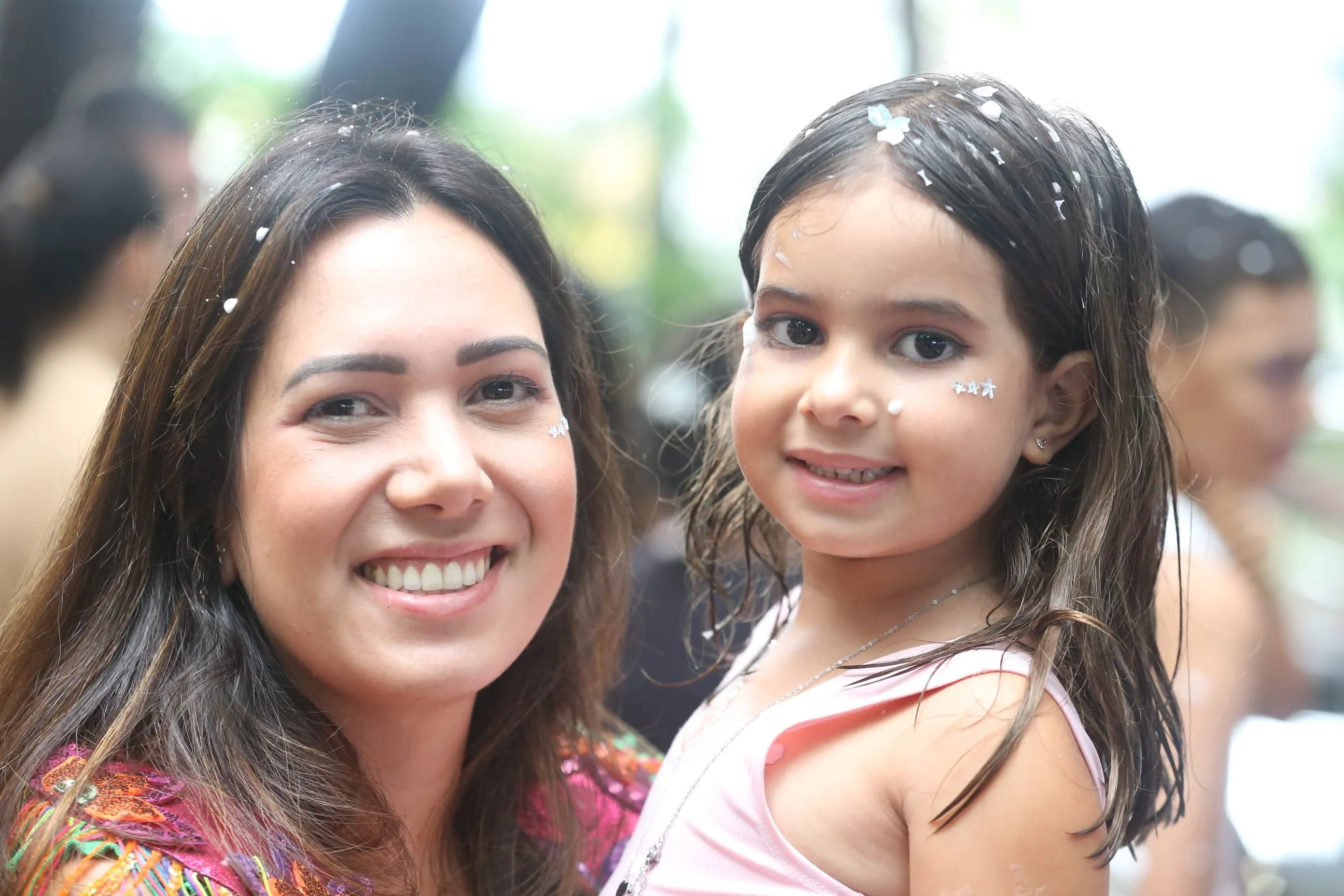 Raissa Pessoa e sua filha Maria Eduarda na folia
