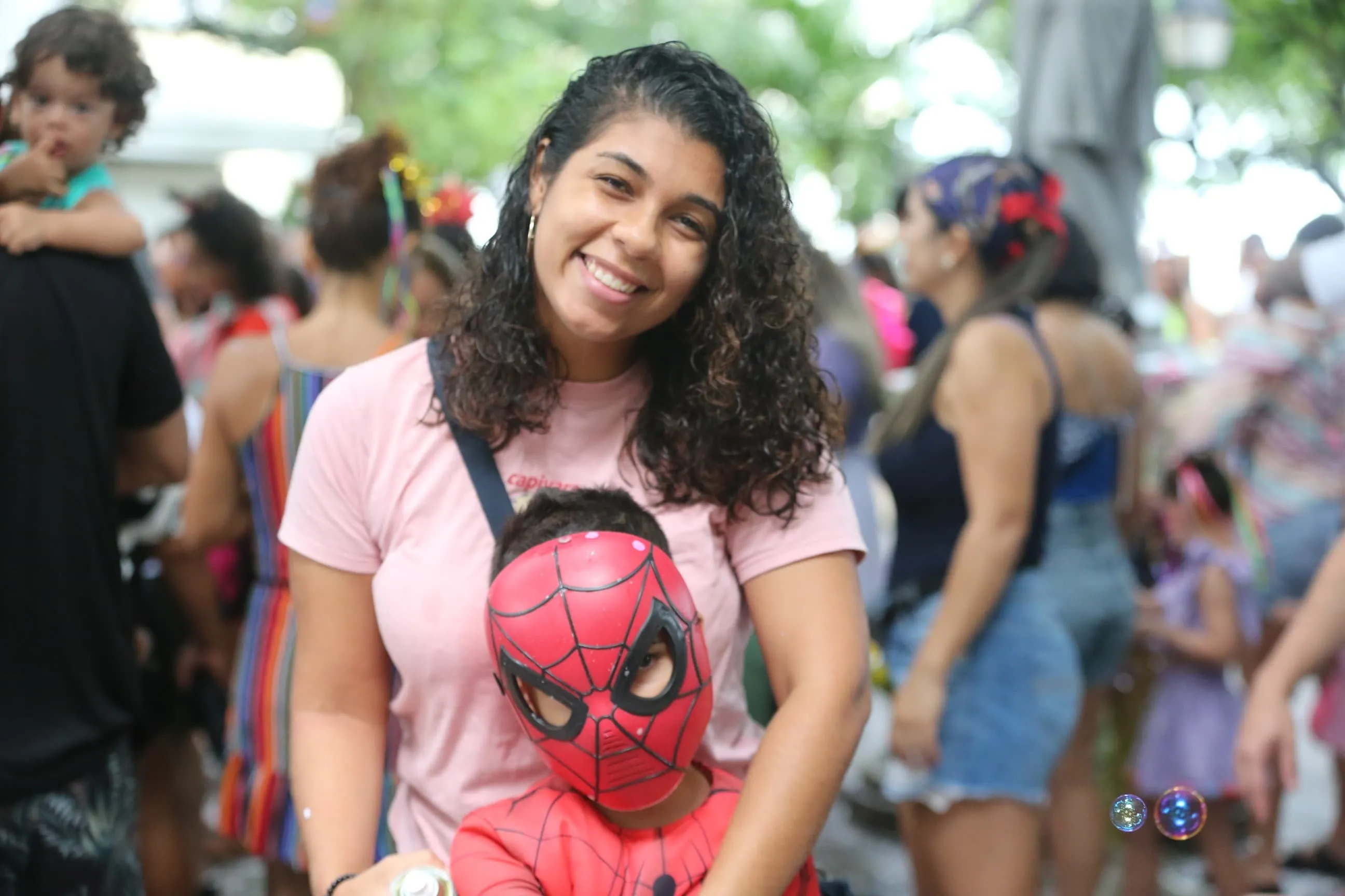 Gleiciane gosta que filho Lorenzo possa usar a imaginação e 