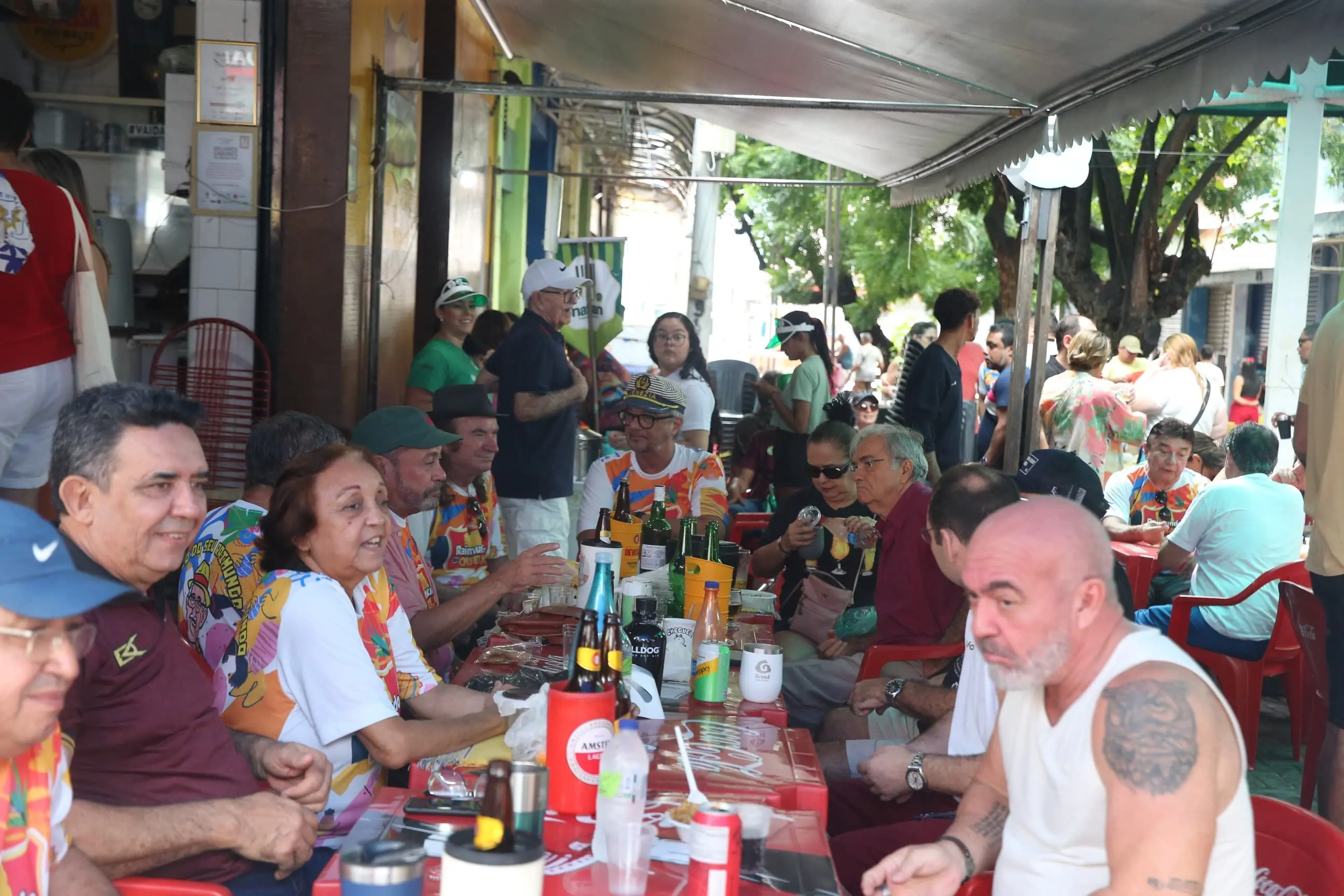Imagem da notícia: Amigos de longa data se reúnem em Pré-Carnaval do Raimundo do Queijo