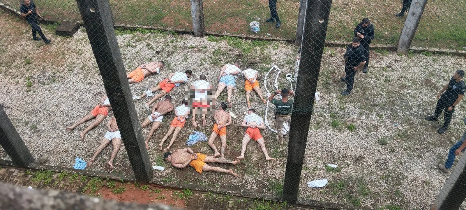 Imagem da notícia: Policiais penais frustram tentativa de fuga de 12 presos em presídio de Itaitinga