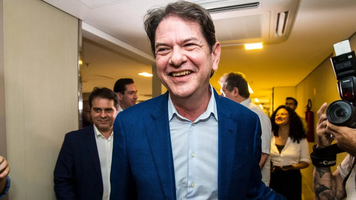 Imagem da notícia: Cid Gomes inaugura boteco na Serra da Meruoca em meio a promessas de não ser candidato em 2026