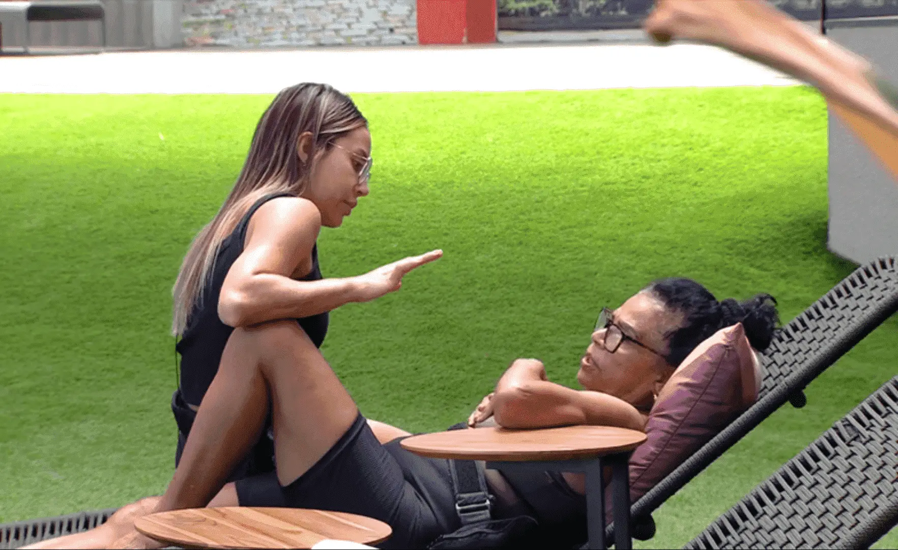 Imagem da notícia: 'Não posso ficar sozinha', diz Vilma a Renata no BBB 25 após saída de Diogo Almeida