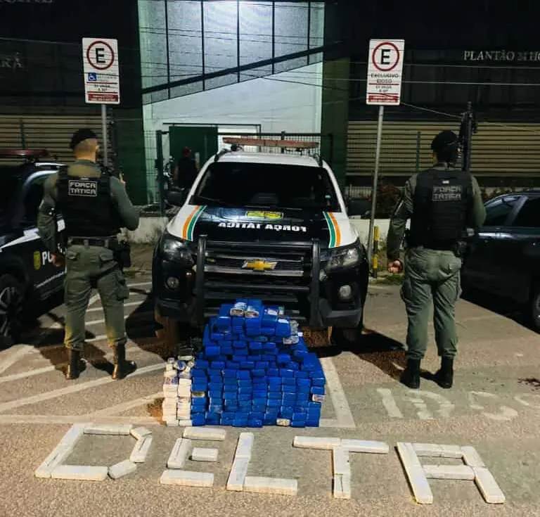 Imagem da notícia: PMCE apreende mais de 140kg de drogas durante ação no bairro Messejana, em Fortaleza
