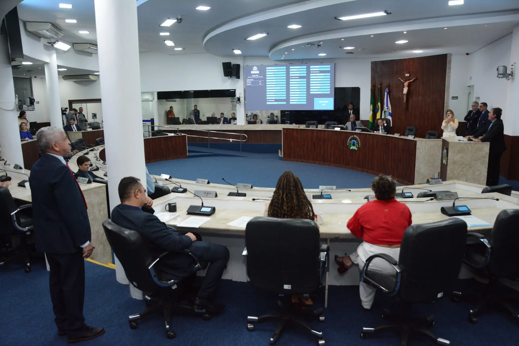 Imagem da notícia: Câmara de Fortaleza aprova crédito adicional de R$ 66 milhões para Evandro pagar precatórios deixados por Sarto