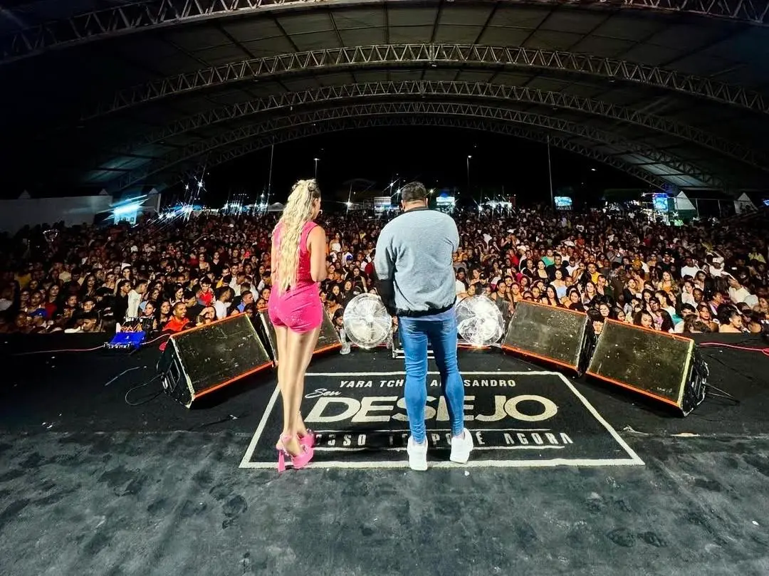 Imagem da notícia: Cantores da banda Seu Desejo passam mal após segurança usar spray de pimenta em show de Carnaval; assista