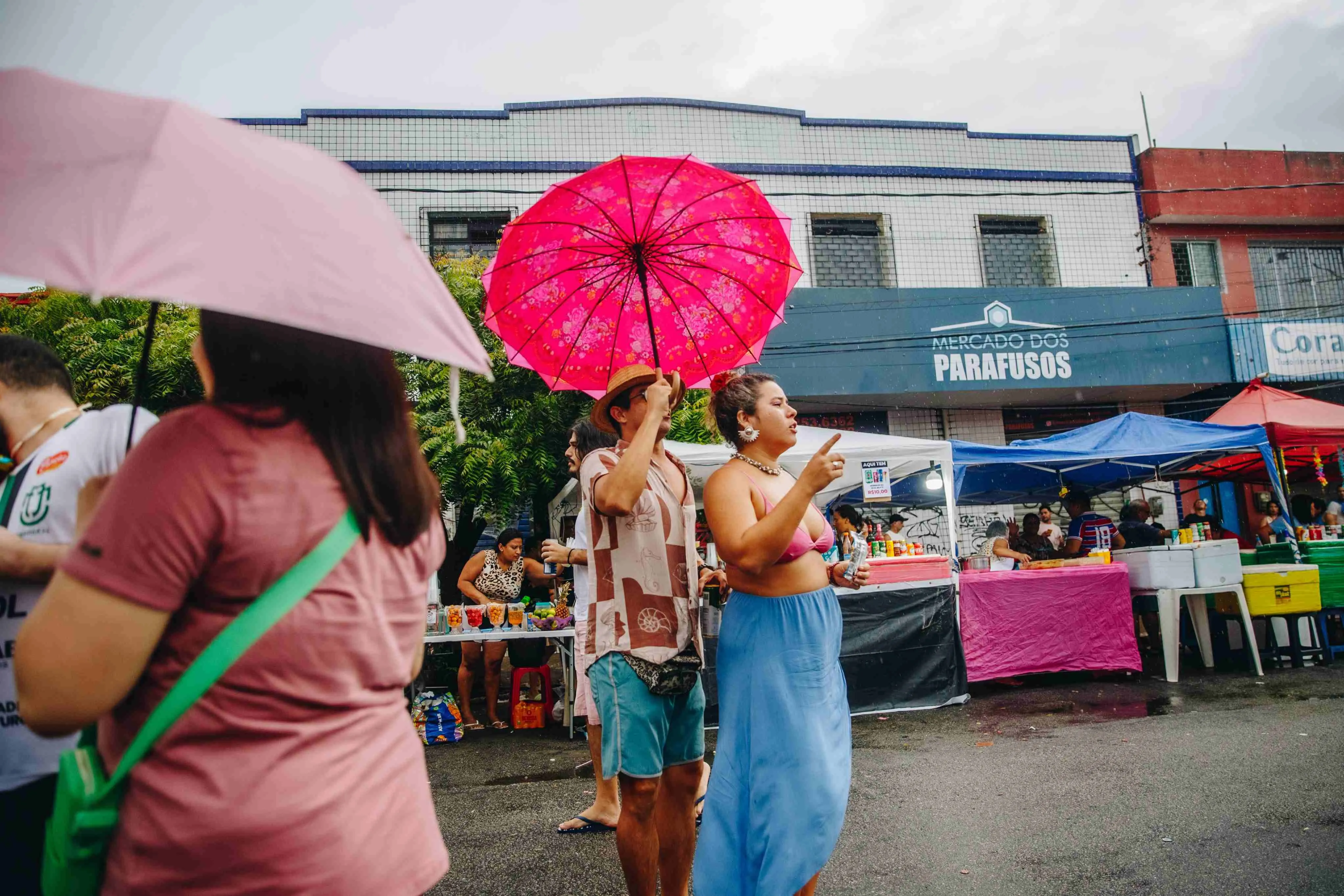 Foliões ainda podiam aproveitar opções de comida no Mercado dos Pinhões