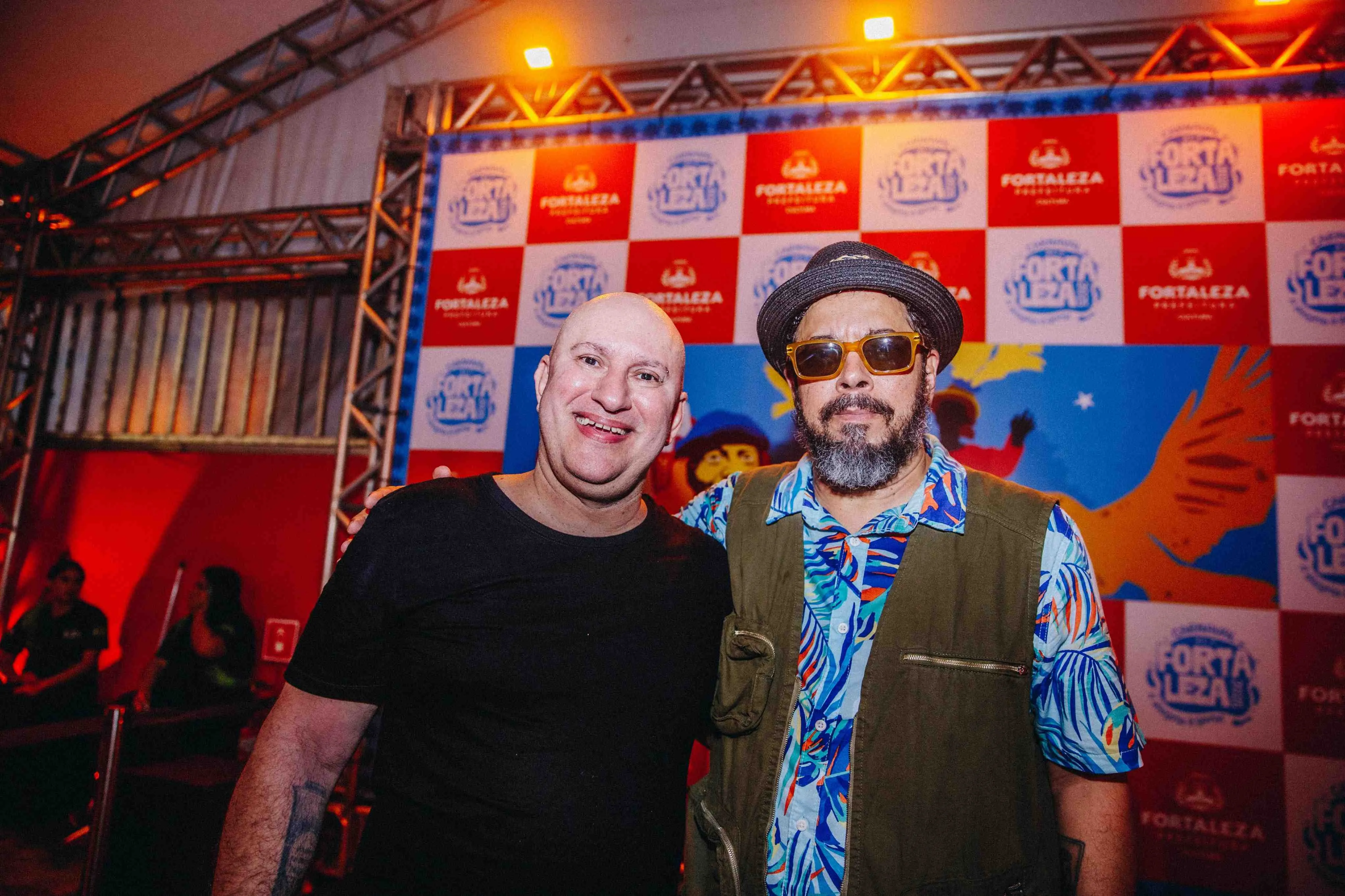 O cantor Jorge du Peixe e o baixista Alexandre Dengue são integrantes da banda Nação Zumbi