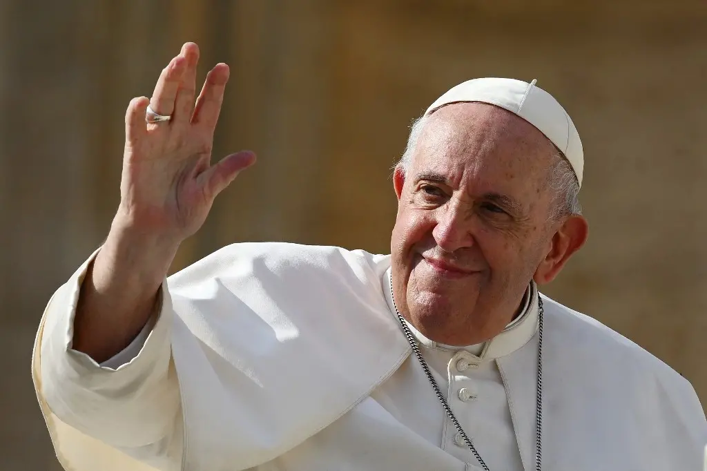 Imagem da notícia: Papa Francisco tem mais uma 'noite tranquila' e diz rezar por fim de guerra, informa Vaticano