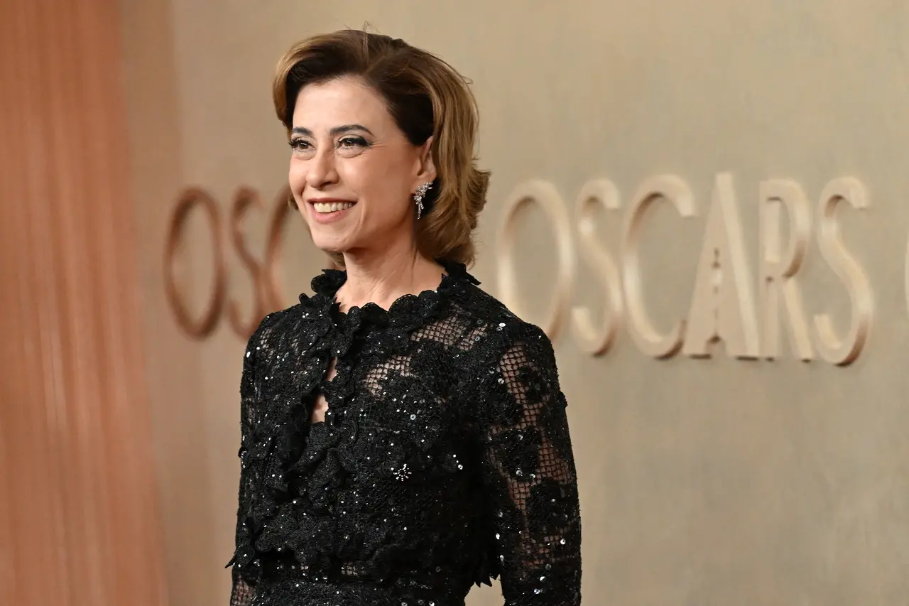 Imagem da notícia Fernanda Torres chega ao Oscar 2025: Veja look da atriz para a cerimônia que pode consagrar ‘Ainda Estou Aqui’