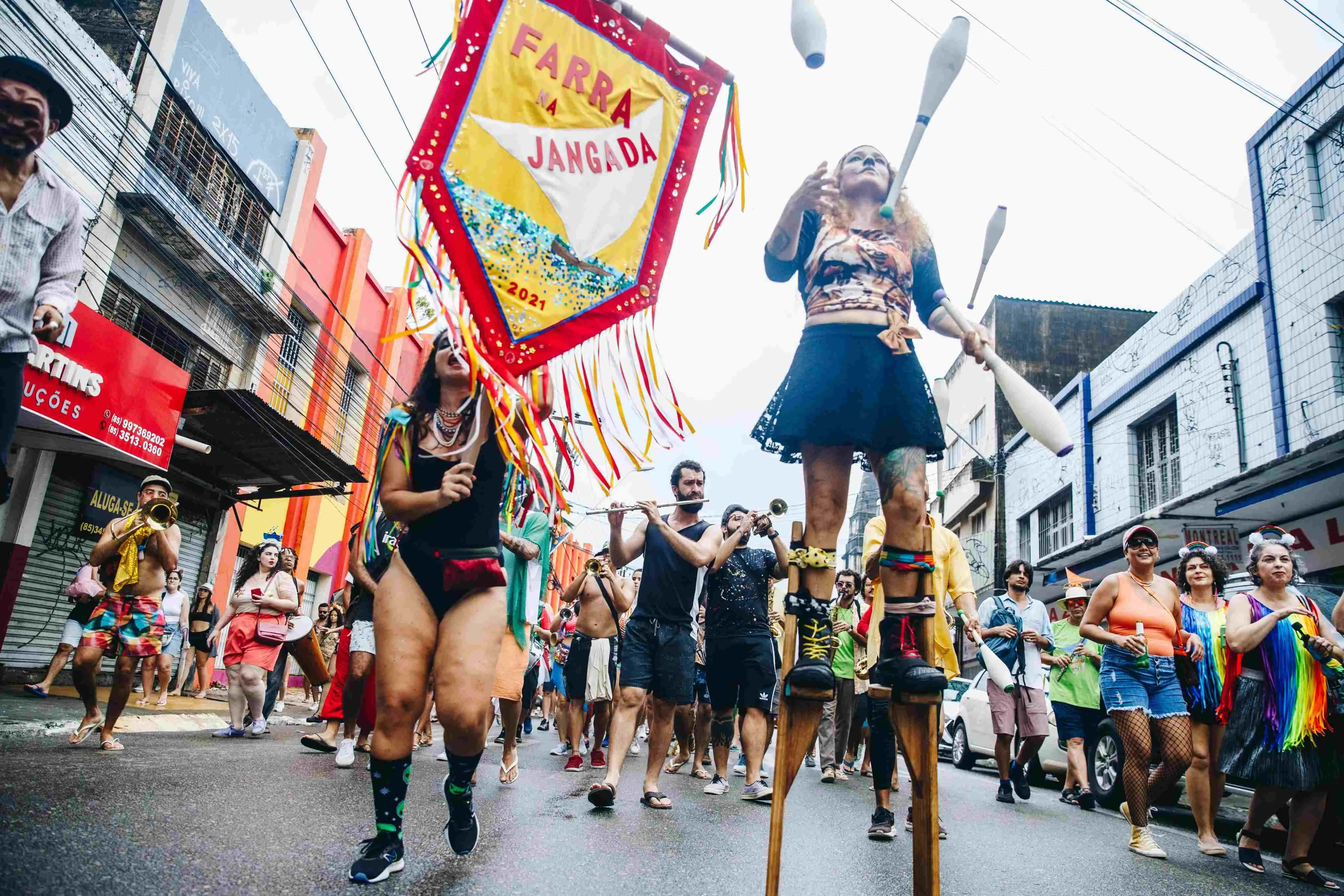 Cortejo Farra da Jangada percorreu as ruas do Centro de Fortaleza
